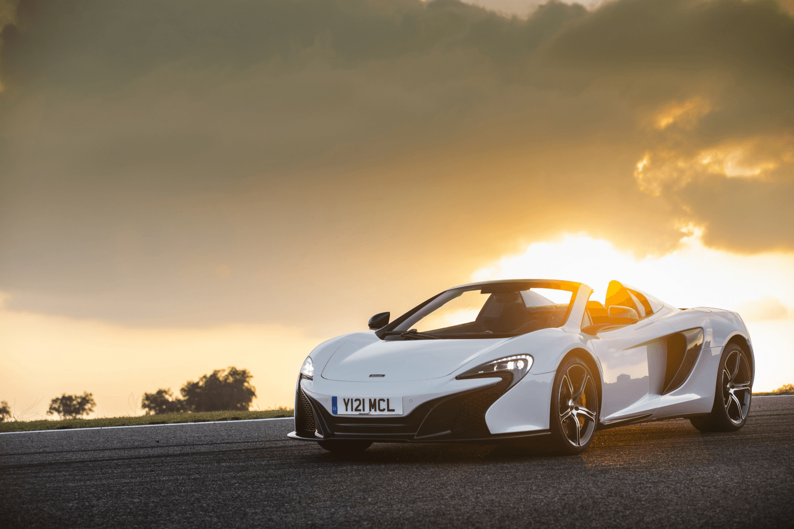 White McLaren 650s