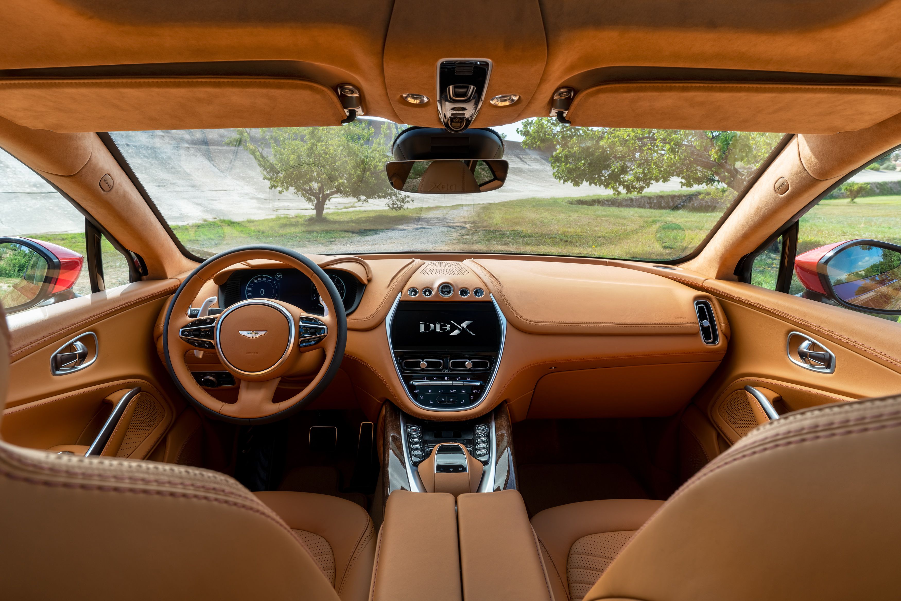 aston-martin-dbx